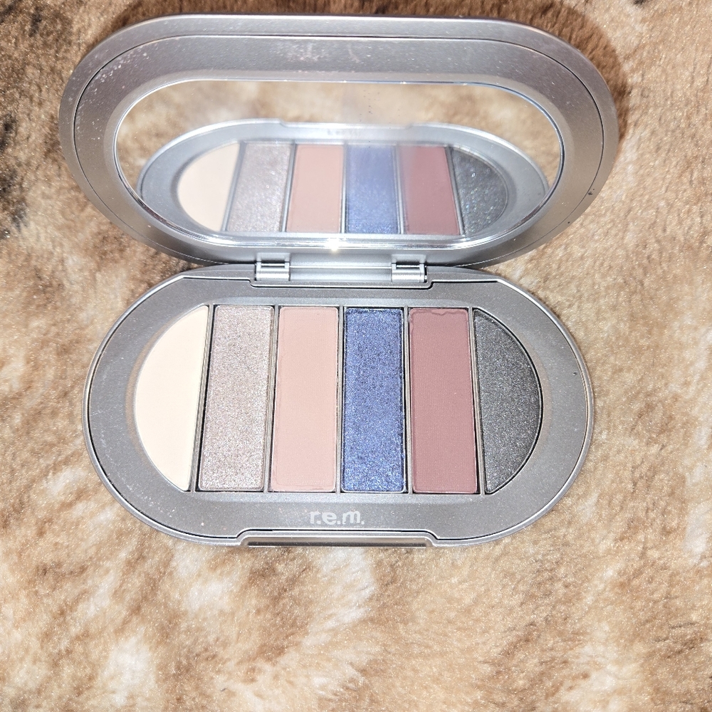 BNIB R.E.M Beauty Midnight Snack Eyeshadow Palette